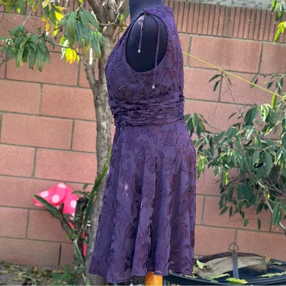 Narianna Sleeveless V Shape Beaded Top, Floral Dress - Picture 5 of 15